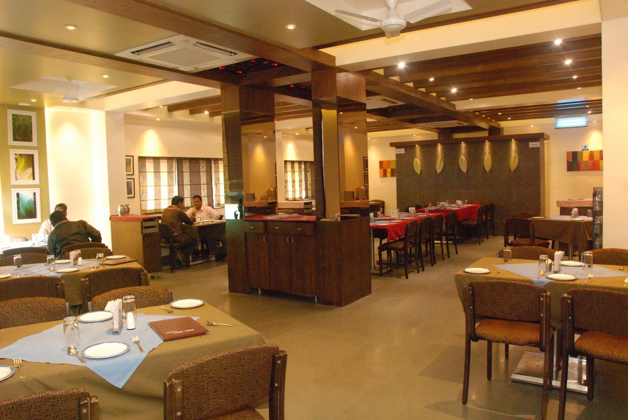 Hotel Lake View 사타라 외부 사진